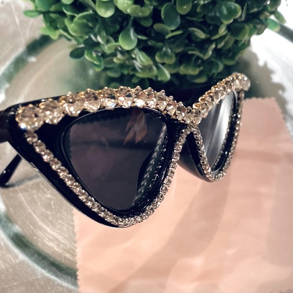 Rhinestone Cat Eye Sunglasses in Black ~ Brand New - Picture 2 of 8